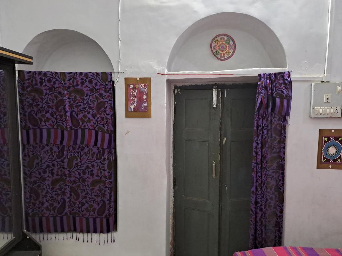Mangla Guest House Варанаси Номер фото